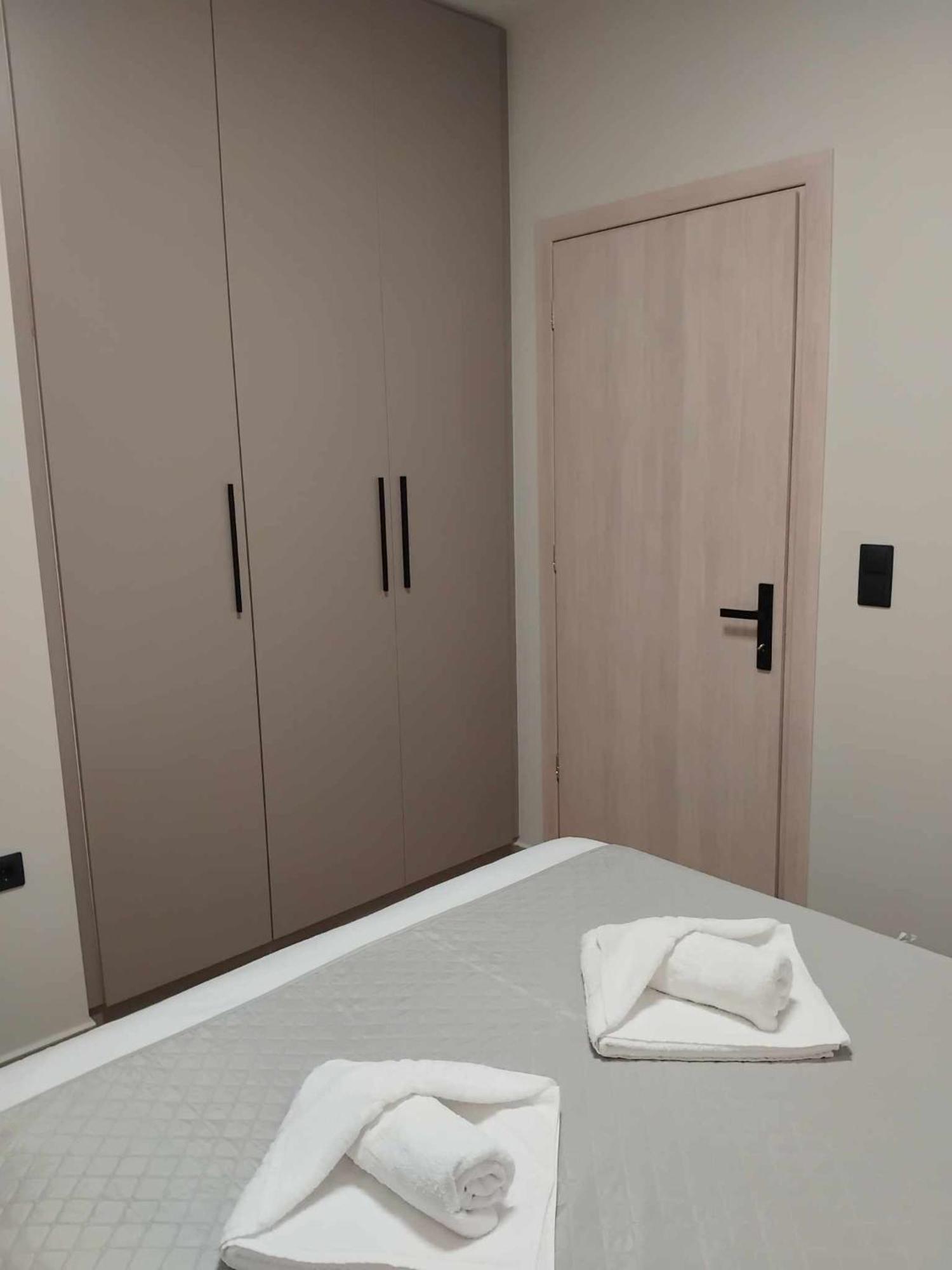 Simple, Calm And Luxurious Apartment Kalamata Bagian luar foto