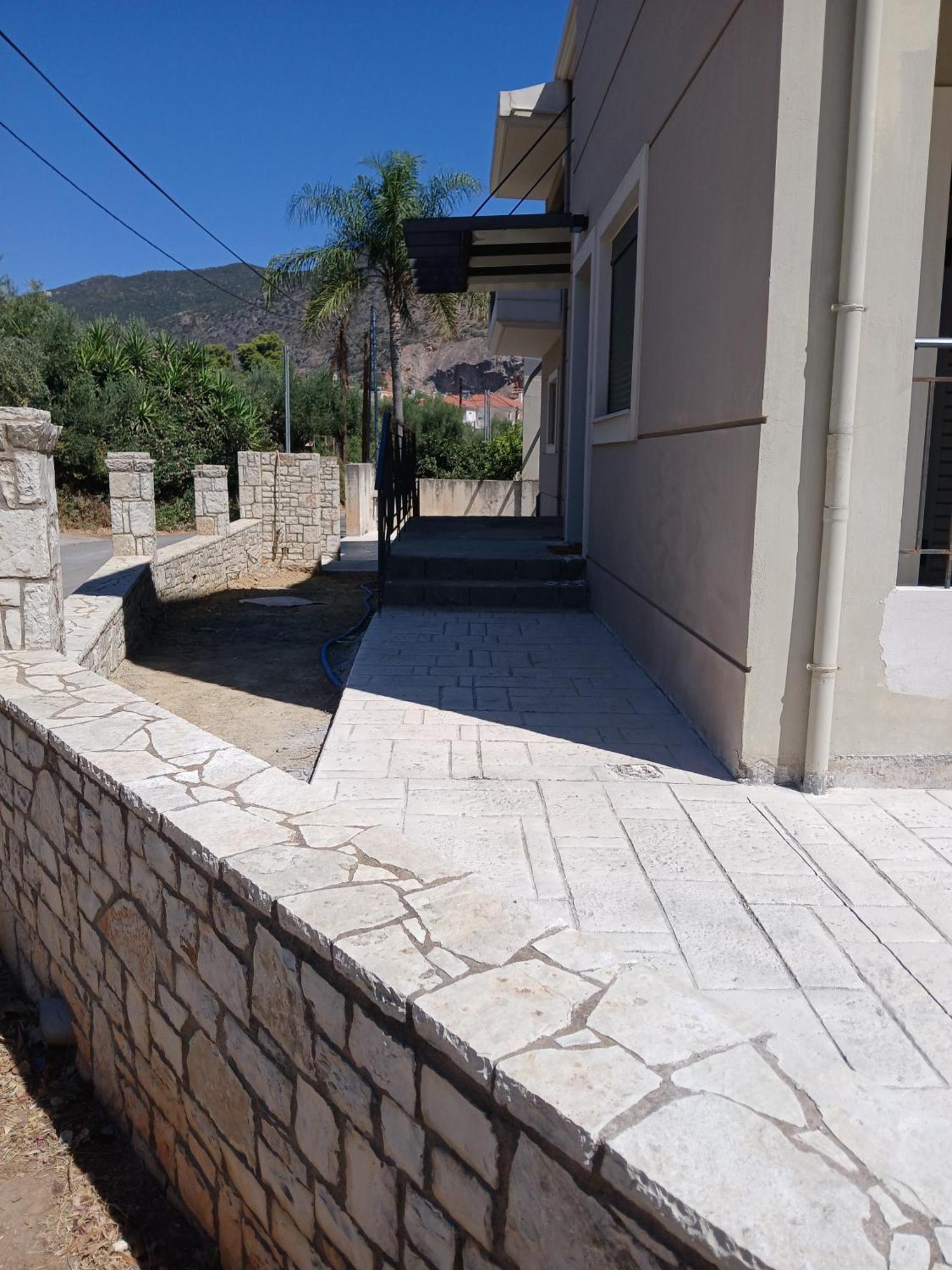 Simple, Calm And Luxurious Apartment Kalamata Bagian luar foto