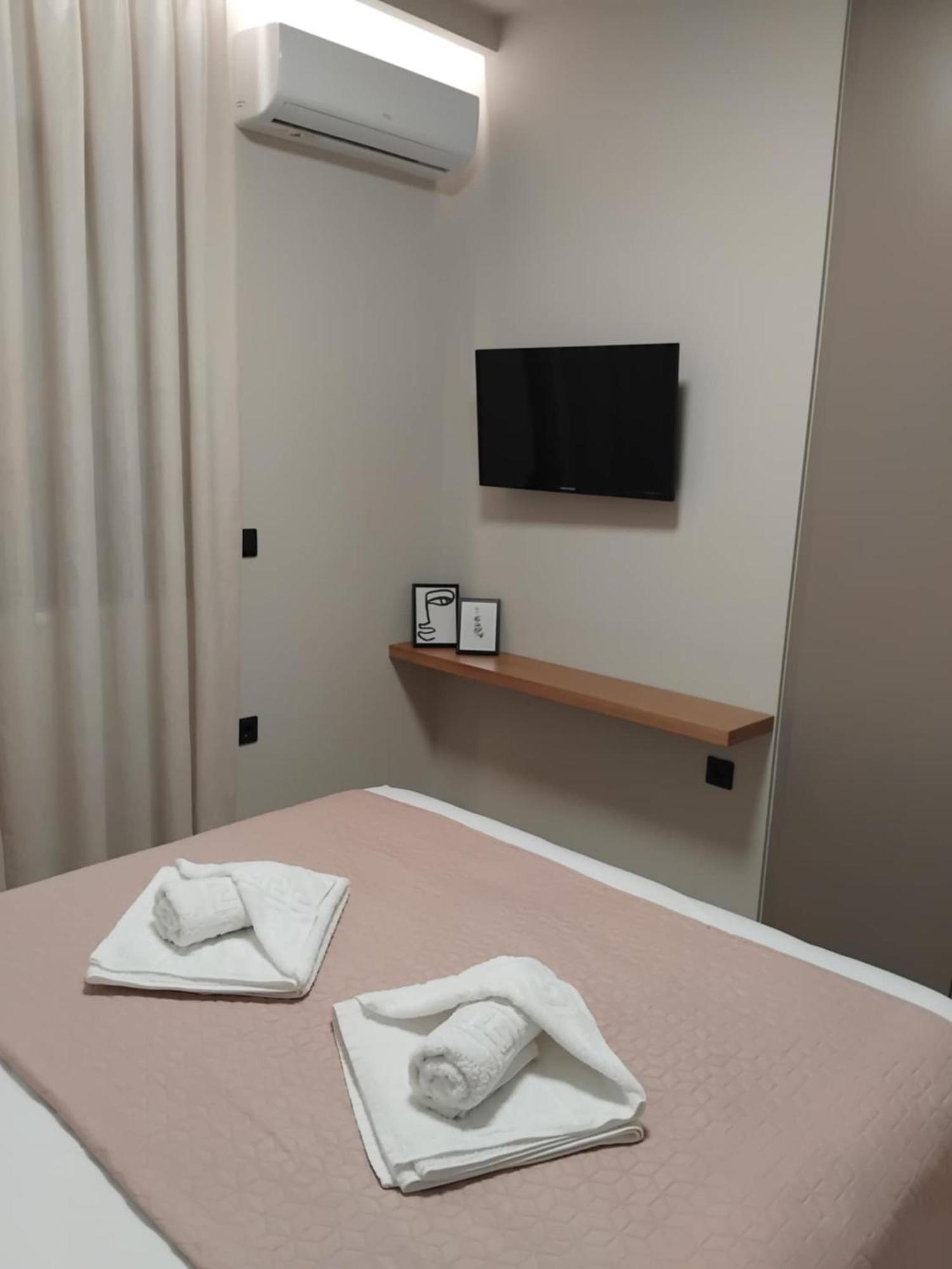 Simple, Calm And Luxurious Apartment Kalamata Bagian luar foto