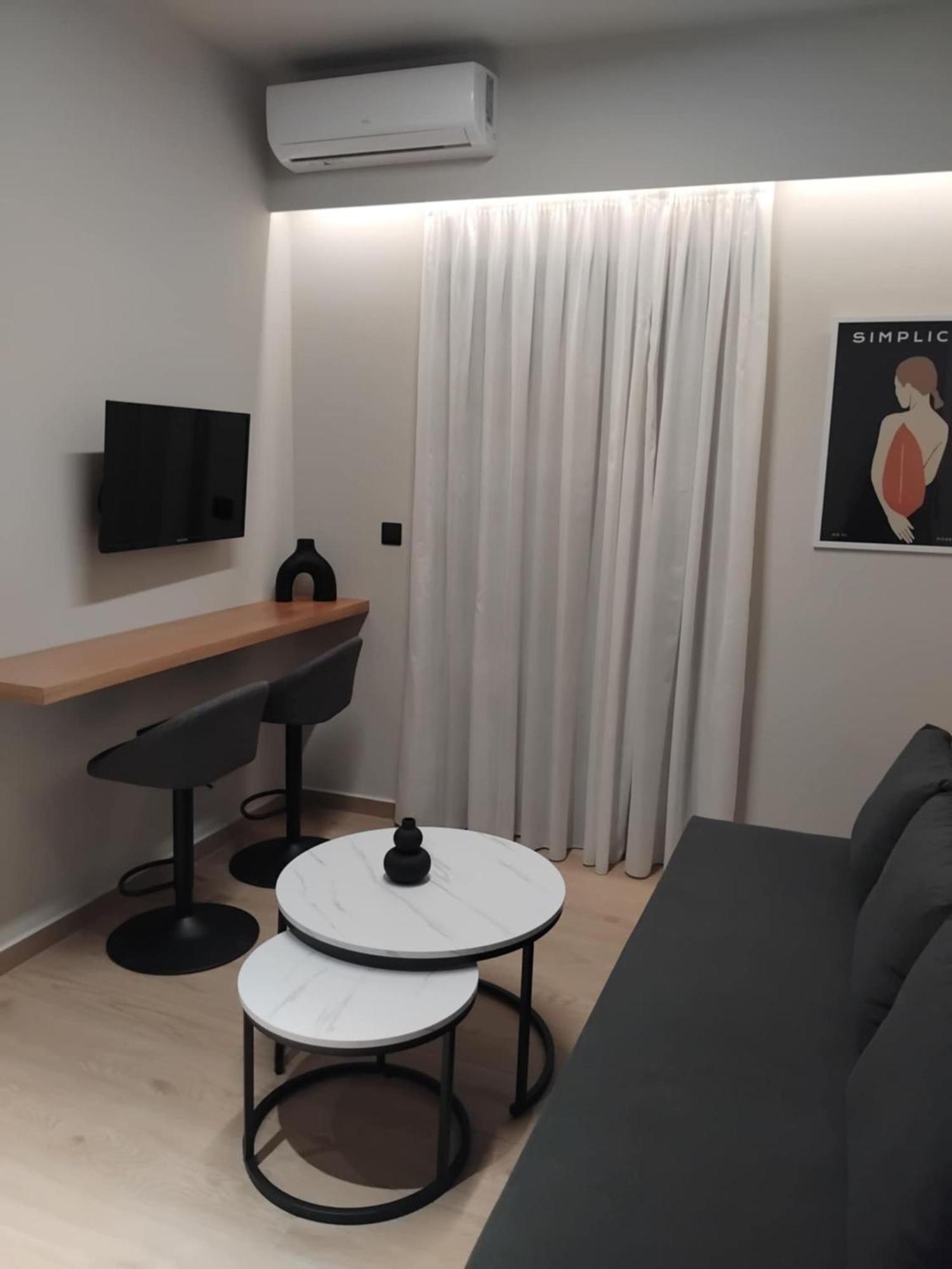 Simple, Calm And Luxurious Apartment Kalamata Bagian luar foto