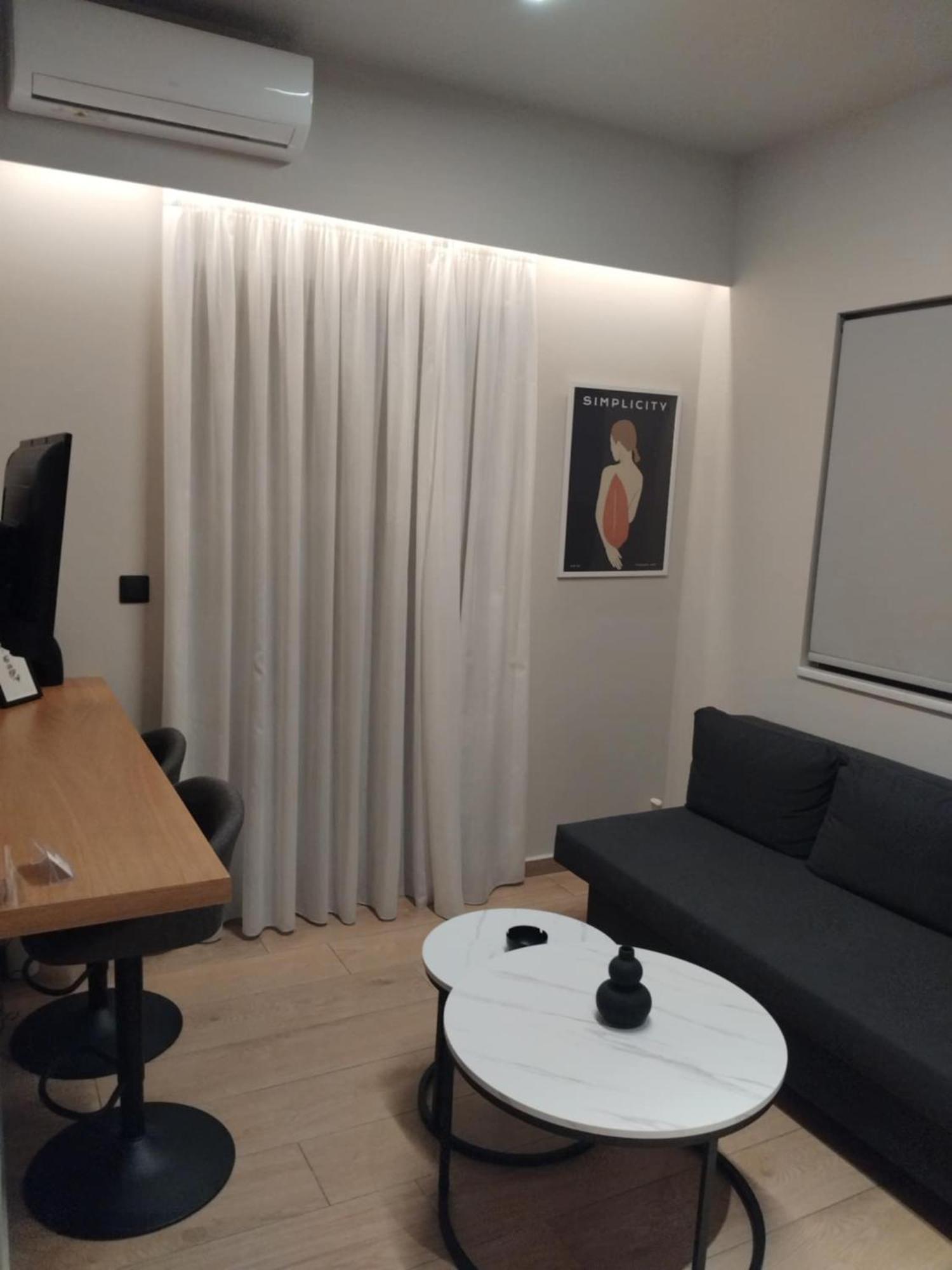 Simple, Calm And Luxurious Apartment Kalamata Bagian luar foto