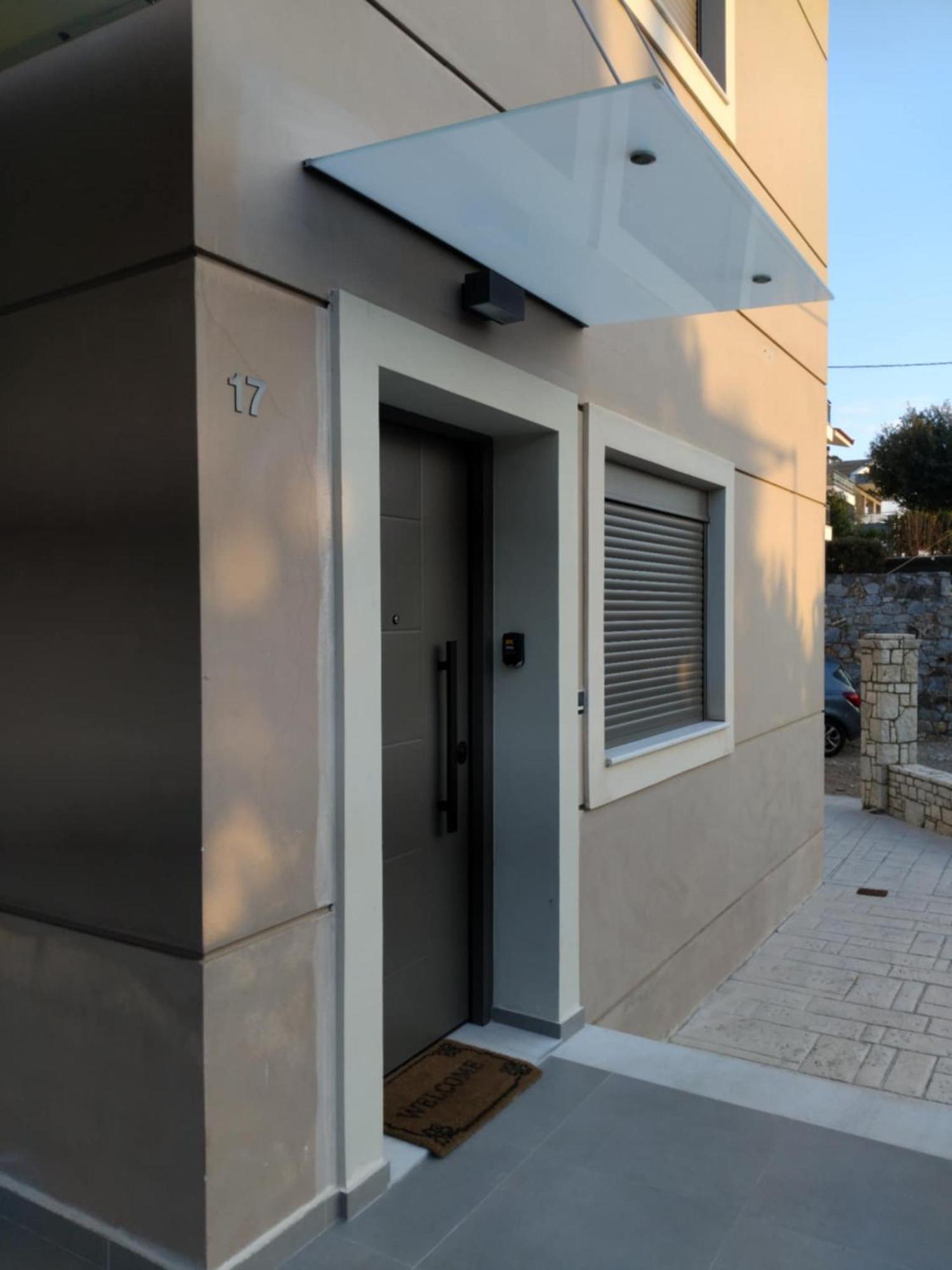 Simple, Calm And Luxurious Apartment Kalamata Bagian luar foto
