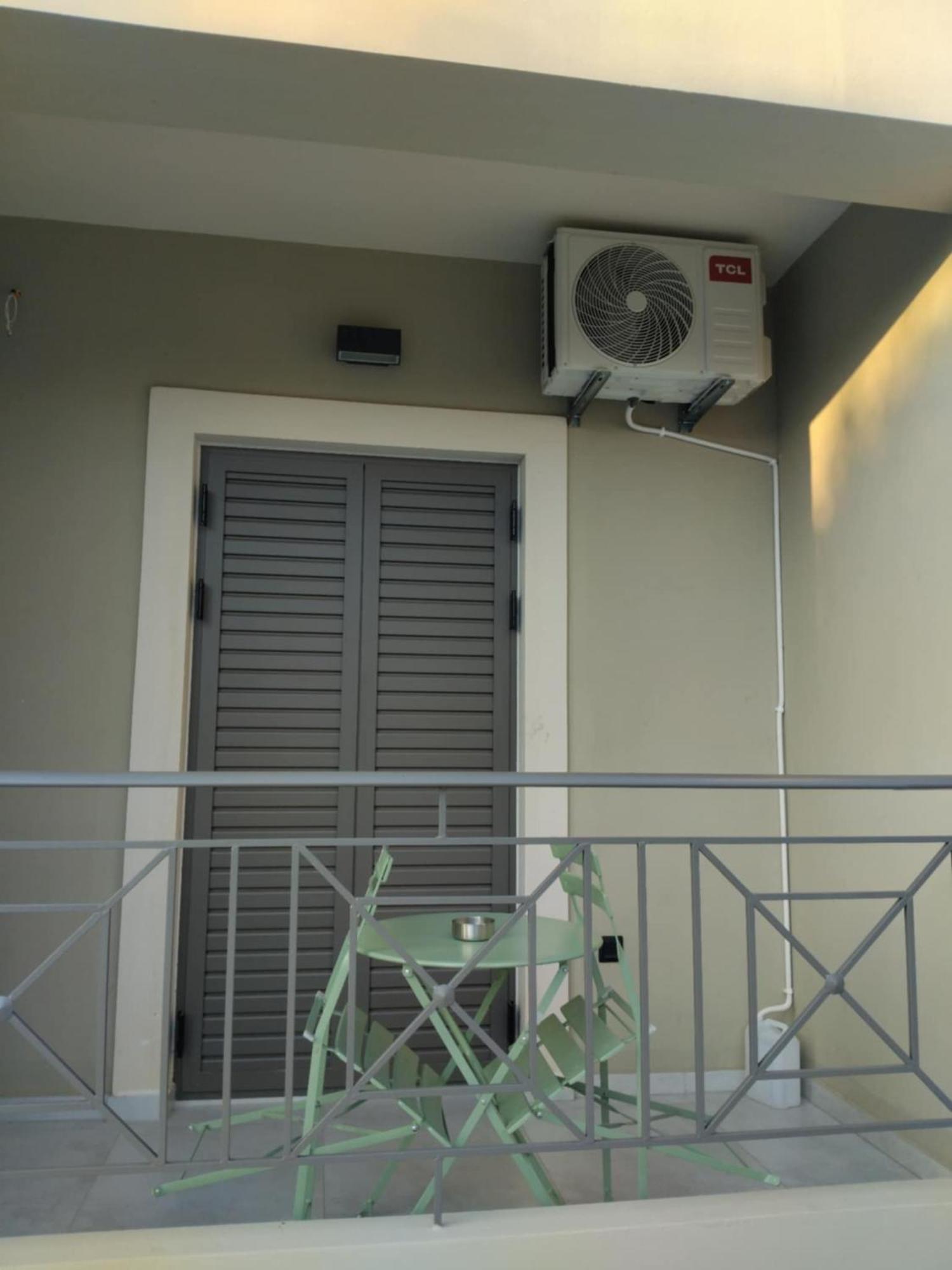 Simple, Calm And Luxurious Apartment Kalamata Bagian luar foto